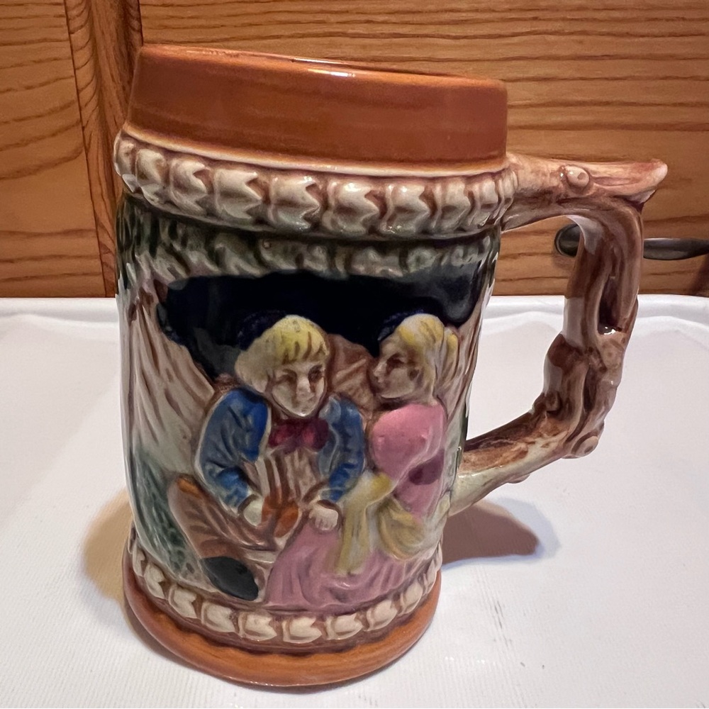 Vintage ceramic beer mugs. Set of four mismatched mugs. - Picture 14 of 16